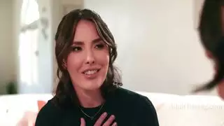 مكافأة كيسي كالفرت الإباحية: لعق فرجها المبلل