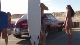 خيال الجانغ بانغ: اثنان من البلطجية يدمرون فتحات كيت الضيقة