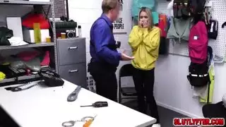 ضابط الحلق العميق ينكحه لص ثعلبي في مشهد بورنو صيفي