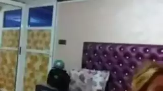 سحر أسود في غرفة النوم: ساحرة تستنزف بقضيب الساحر النابض
