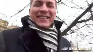 سكيسي في الشارع امام انيس