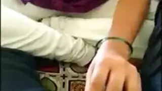 أول مرة فوضوية تمص فيها قضيباً أسوداً ضخماً