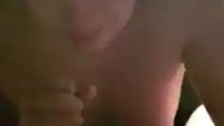 العاهرة الشقراء المتلهة تستمني مباشرة في عرض كاميرتها