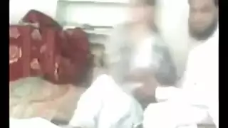 فتاة باكستانية تأخذ القضيب العراقي بعمق