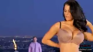 إباحية خارجية: نيك ثدي بيتا جينسين الضخم على السطح