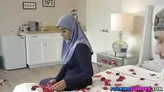 محجبة مصرية تبلع قضيب سعودي في لقاء حميمي
