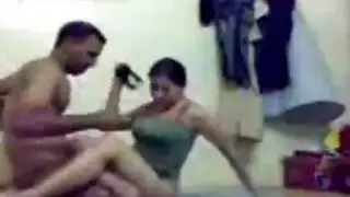 إباحية عراقية ساخنة مع تقبيل عميق ونياكة