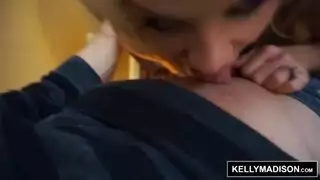 تفجير الحمولة داخل مهبل شاب ضيق