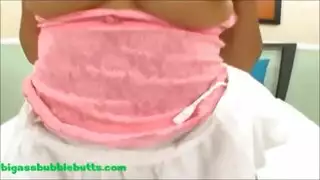 فقاعة بعقب فاتنة مارس الجنس من قبل الوحش الديك ويحصل نائب الرئيس على الحمار ونائب الرئيس في الفم